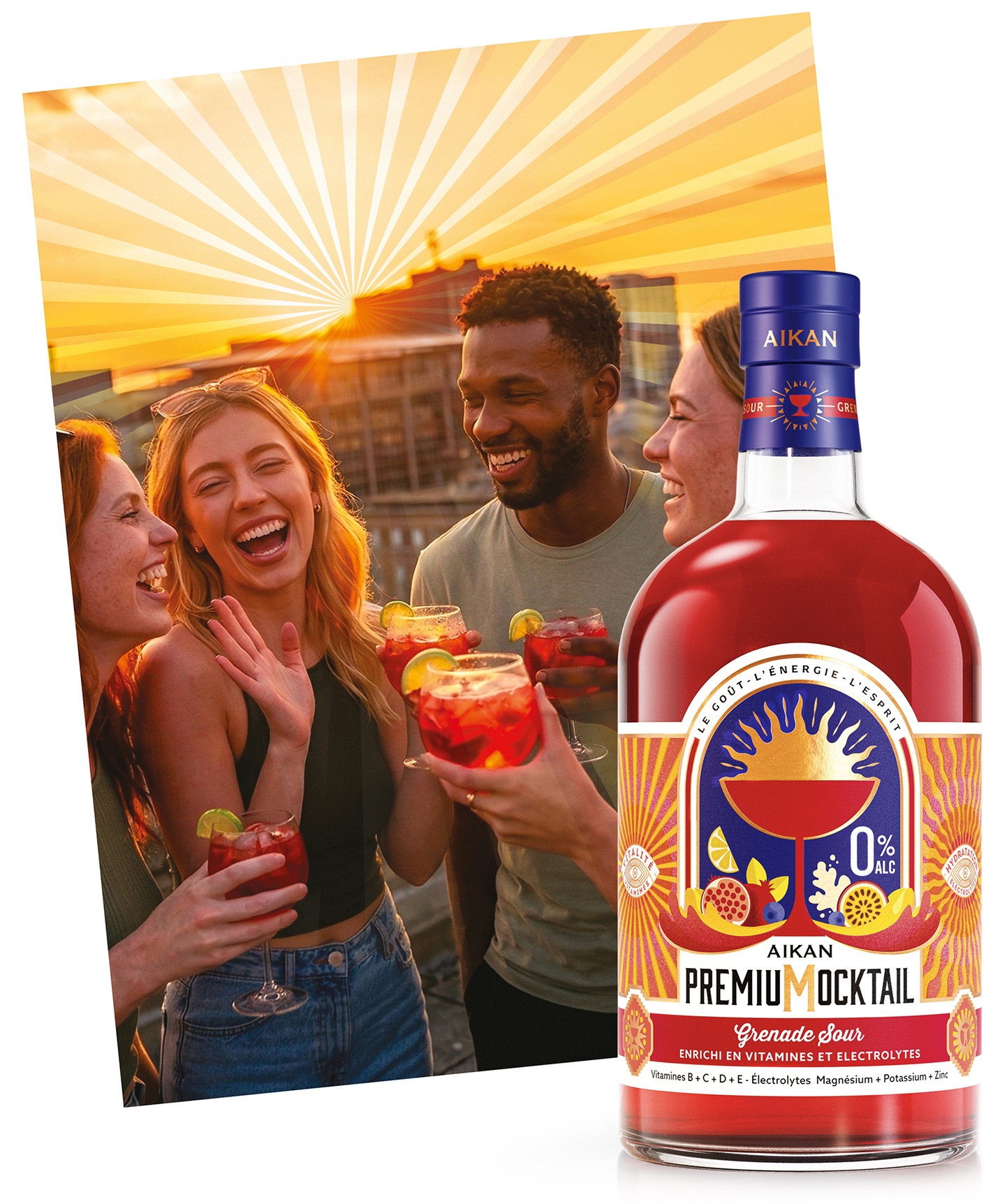Amis trinquant avec AIKAN Premium Mocktail au coucher du soleil